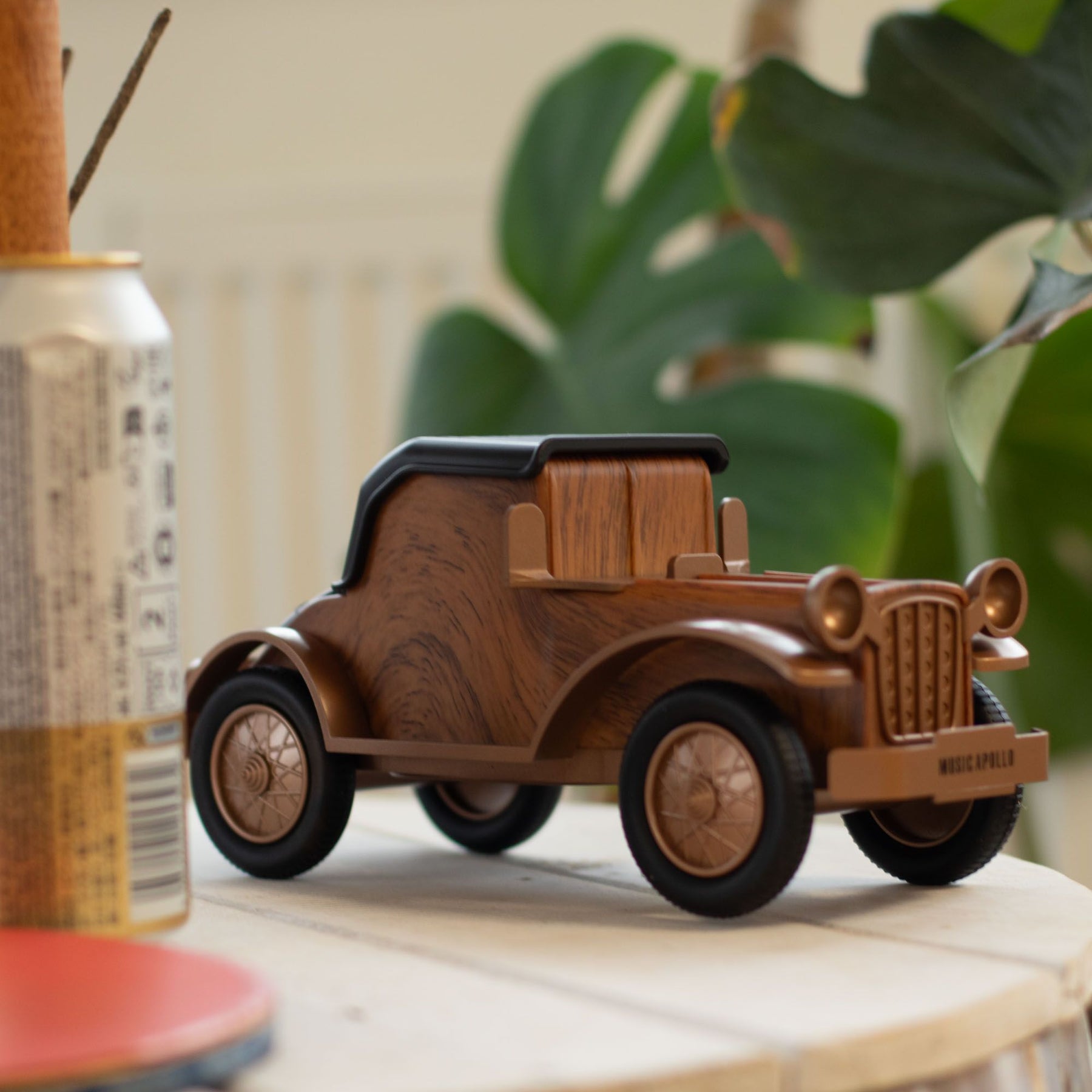 Classic vintage car-shaped Bluetooth speaker in wood-effect body with retro chrome details