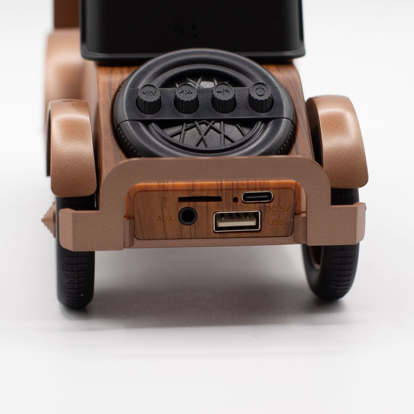 Speaker charging via USB cable, 1500mAh battery indicator lit, compact size