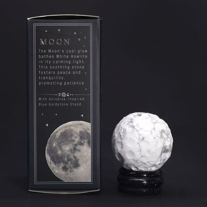 Weißer Howlith-Mondplanet, 4 cm, auf Goldstone-Ringständer – Mondschein