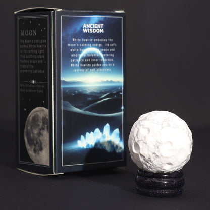 Weißer Howlith-Mondplanet, 4 cm, auf Goldstone-Ringständer – Mondschein
