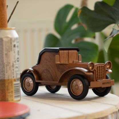 Classic vintage car-shaped Bluetooth speaker in wood-effect body with retro chrome details